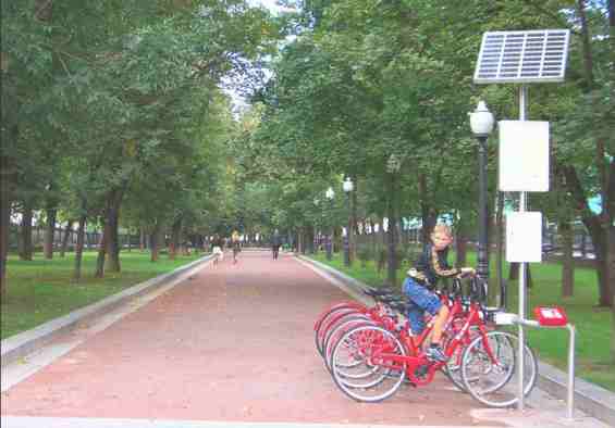 Покровский бульвар. Пункт проката велосипедов